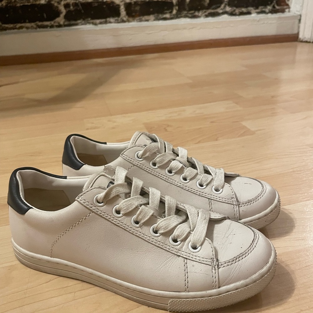 Coach sneaker, white and navy blue, size 5.5